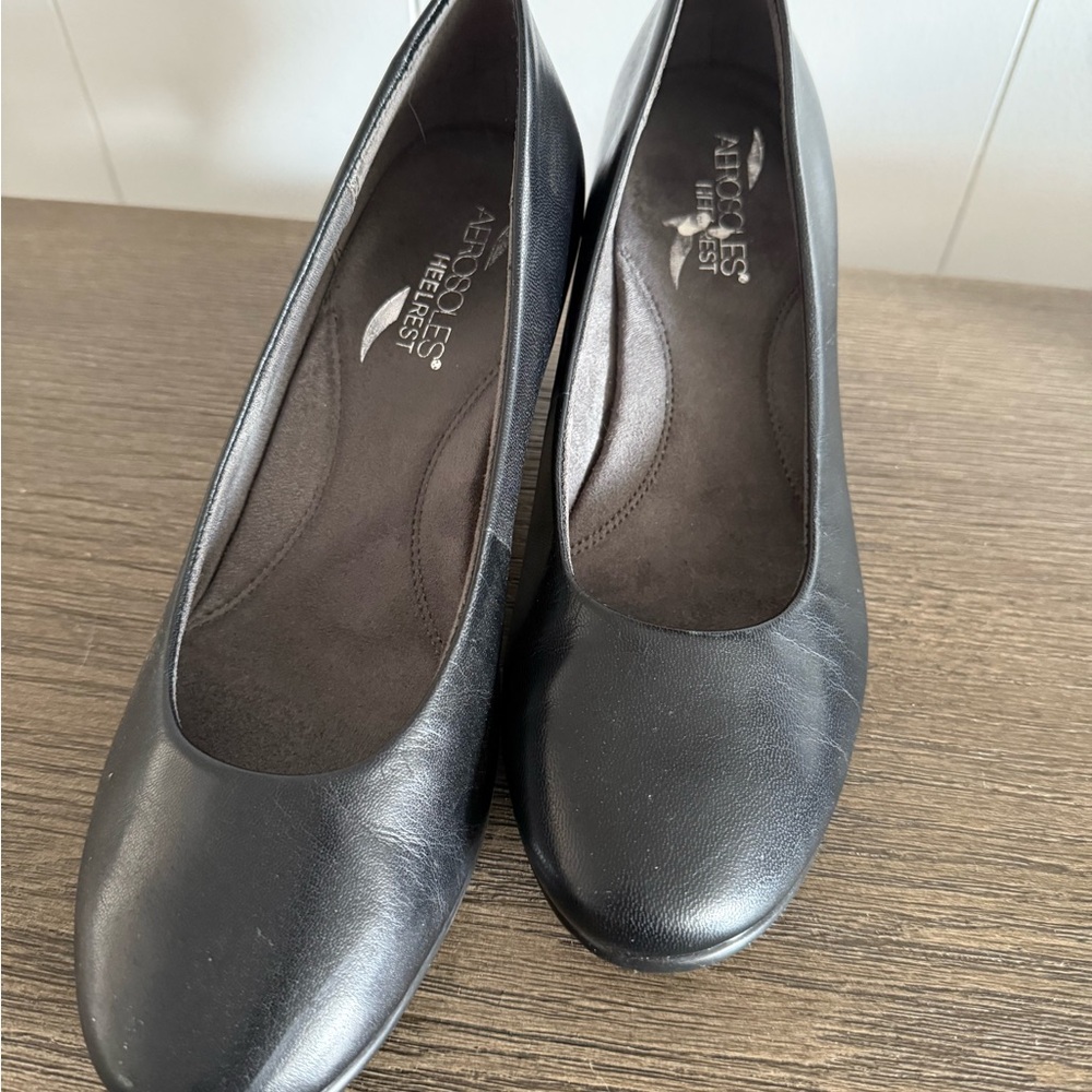 AEROSOLES Women's Classic Black Heels